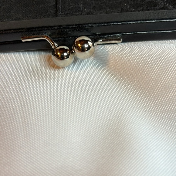 Vintage COACH Signature c Framed Kiss-lock Black Evening Clutch w/Wristlet Strap - Picture 4 of 9